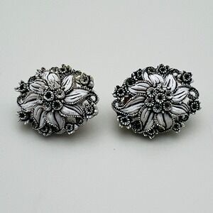 Featherweights Vintage White Flower Floral Clip On Earrings Gold Tone Retro Boho